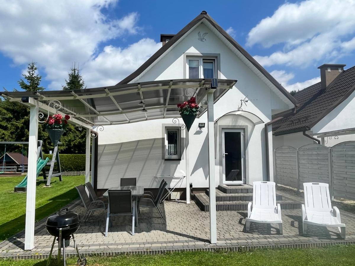 Domki Nad Stawem Uherce Uherce Mineralne Exteriör bild