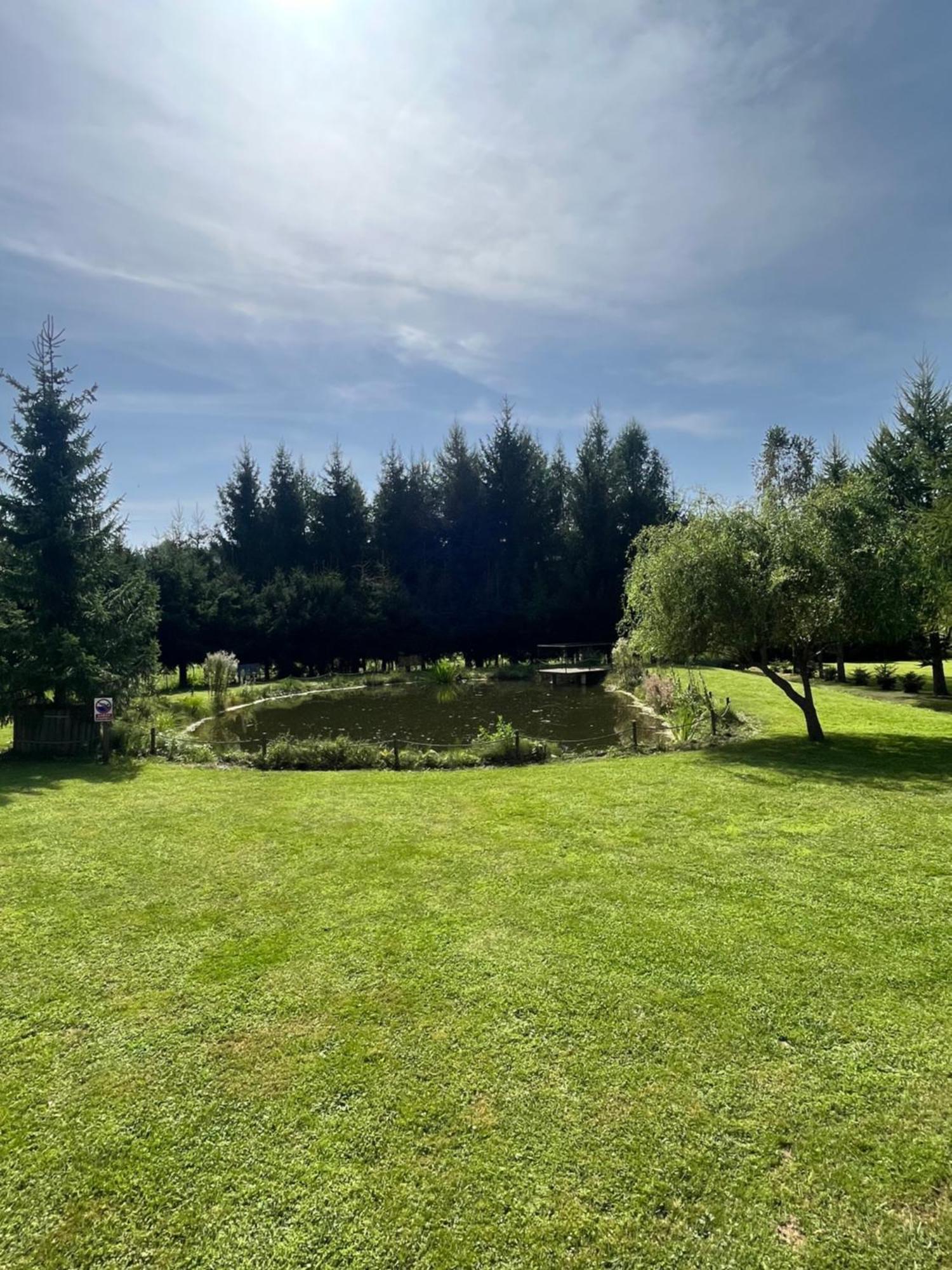 Domki Nad Stawem Uherce Uherce Mineralne Exteriör bild