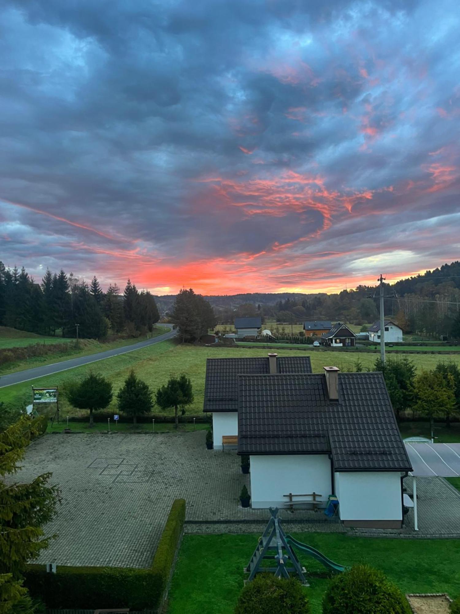 Domki Nad Stawem Uherce Uherce Mineralne Exteriör bild